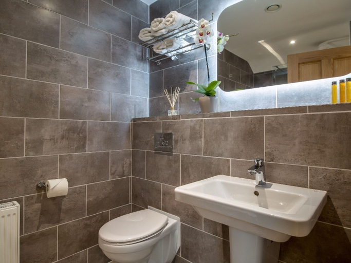 Bathroom 4, Kingstons Townhouse
