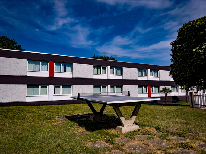 Exterior & Views 16