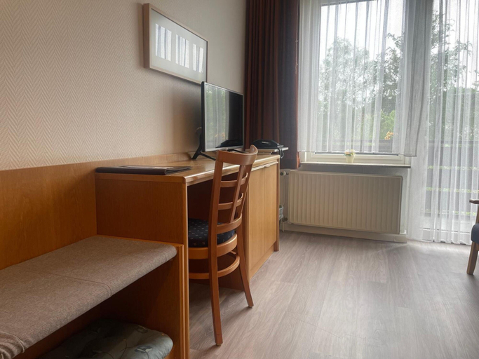 Bedroom 4, Seehotel Geestland GmbH, Cuxhaven