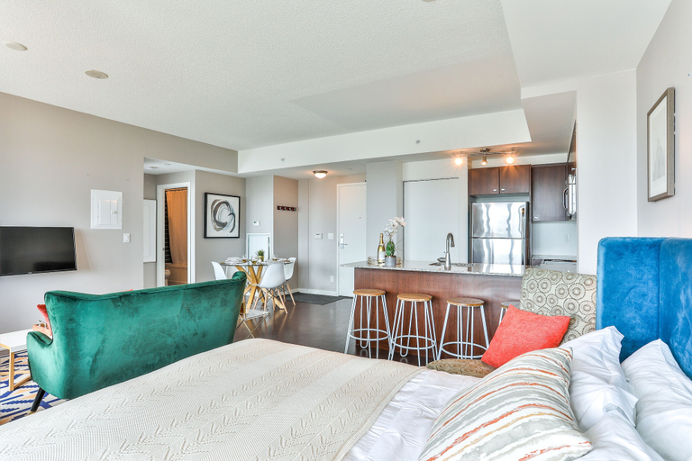 Others 5, Liberty Village Condo w Parking, Toronto