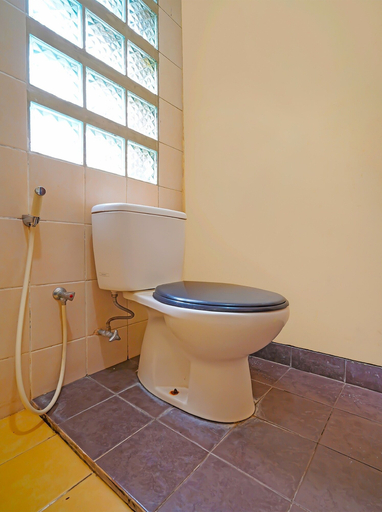 Bathroom 3, Hotel O 139 Guest House, Bandung