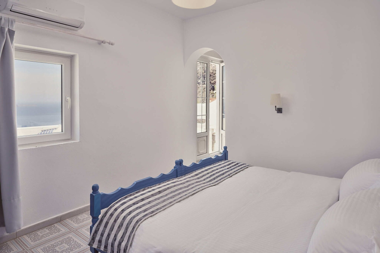 Bedroom 5, Amphitheater Cave Houses, South Aegean