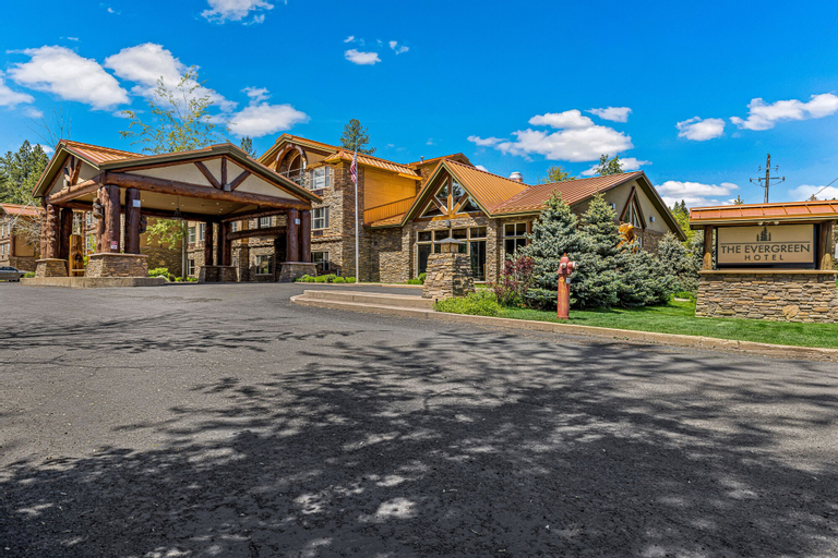 The Evergreen Hotel, Valley
