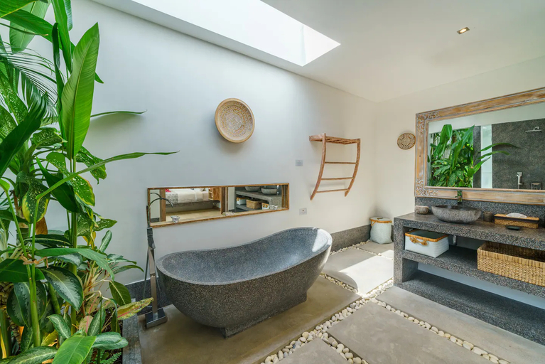 Bathroom 5, Villa Harlow: Stylish 3BR Villa - Centrally Located in Berawa, Badung