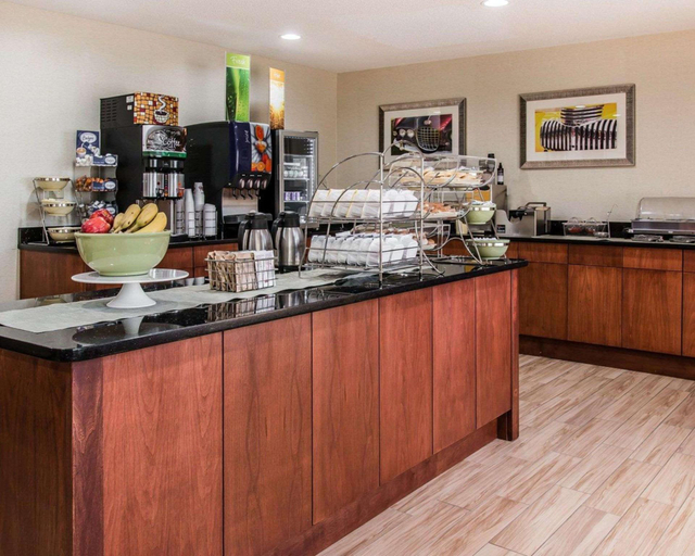 Food & Drinks 5, Quality Inn & Suites Warren - Detroit, Macomb