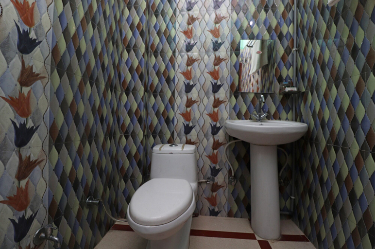 Bathroom, Ugte Hotel, Dehradun