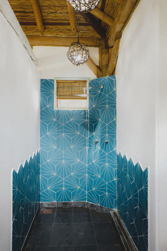 Bathroom 3, SoLost Inc, Tola