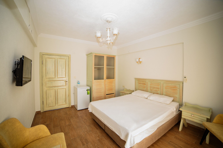Bedroom 4, Yakamoz Otel, Gökçeada