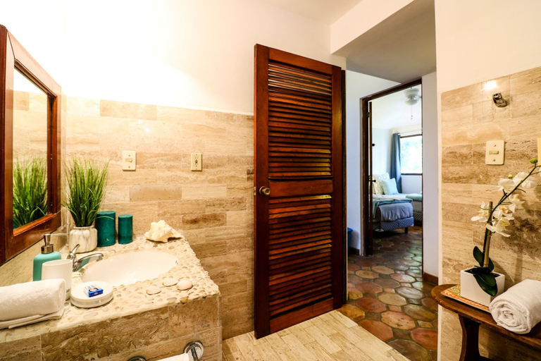 Bathroom 3, Villa 4 Soles, Cozumel