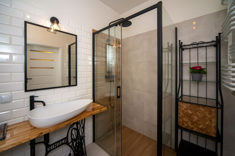 Bathroom 3, Maya's 62, Gdańsk City