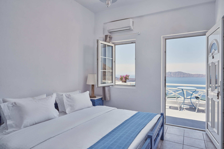 Bedroom 4, Amphitheater Cave Houses, South Aegean