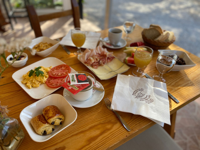 Food & Drinks 5, Hostal Restaurante Pou Des Lleó, Baleares