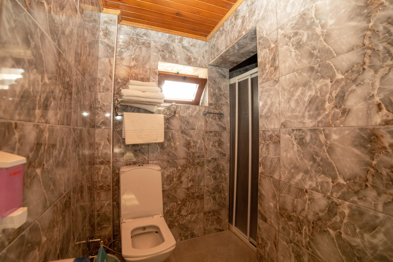 Bathroom 5, Yakamoz Otel, Gökçeada