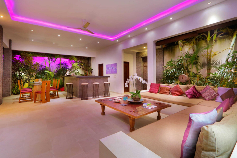 Others 5, Elegant Private Villa, 3 BR, Seminyak With Staff, Badung