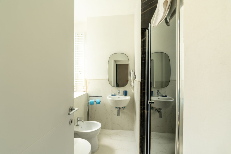 Bathroom 5, Room Eleven, Florence