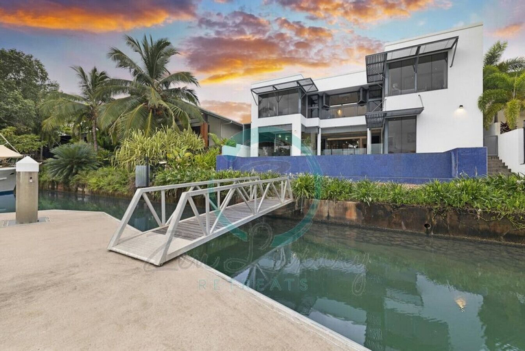Sport & Beauty 3, ZENLUX INFINITY - 4BR with Private Pool, Bayview-Woolner