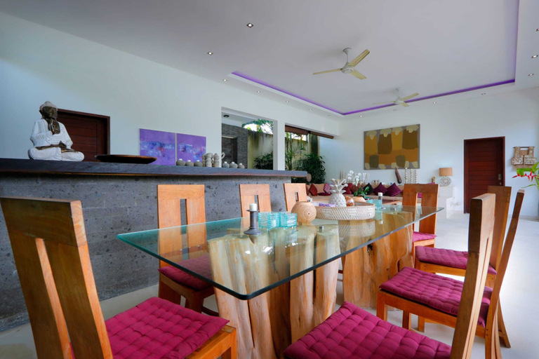 Food & Drinks, Elegant Private Villa, 3 BR, Seminyak With Staff, Badung