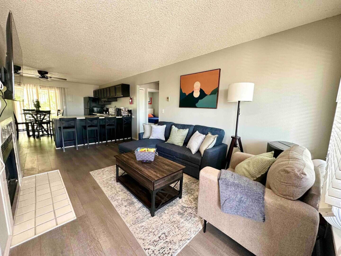Others 3, The Hygge Apt B, El Paso