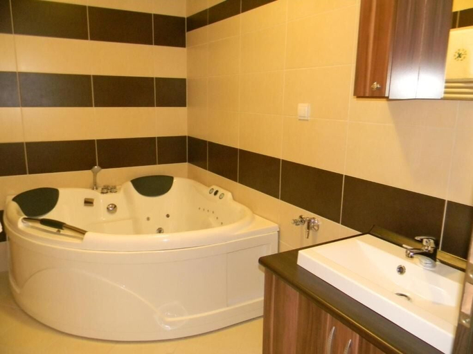 Bathroom 3, Hotel Palm, Nyírbátor