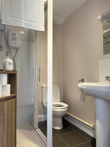 Bathroom 3, The Crewe Arms, Northamptonshire