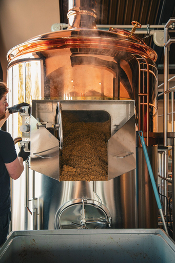 Food & Drinks 5, The Glen Mhor Hotel and Uile-bheist Brewery & Distillery, Highland