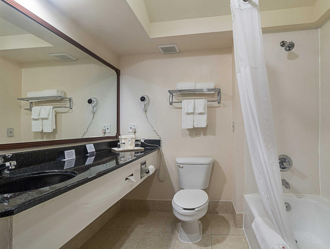 Bathroom 4, Quality Inn & Suites West Chase, Houston