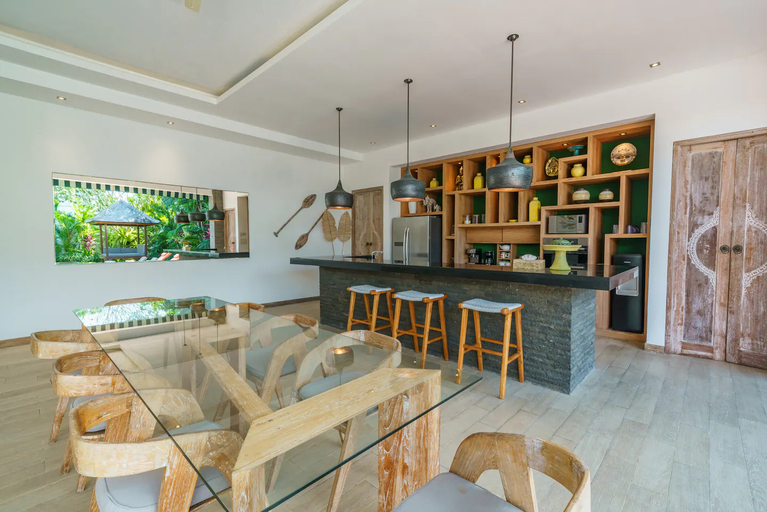 Others 3, Villa Harlow: Stylish 3BR Villa - Centrally Located in Berawa, Badung