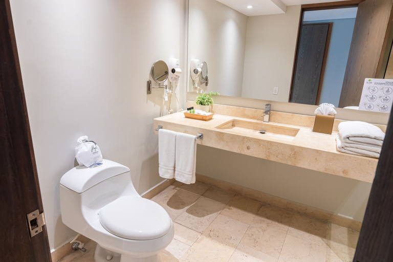 Bathroom 5, GHL San Lazaro Art Hotel, Cartagena de Indias
