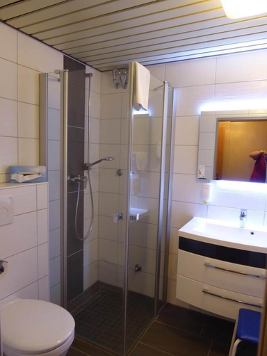 Bathroom 5, Seehotel Geestland GmbH, Cuxhaven