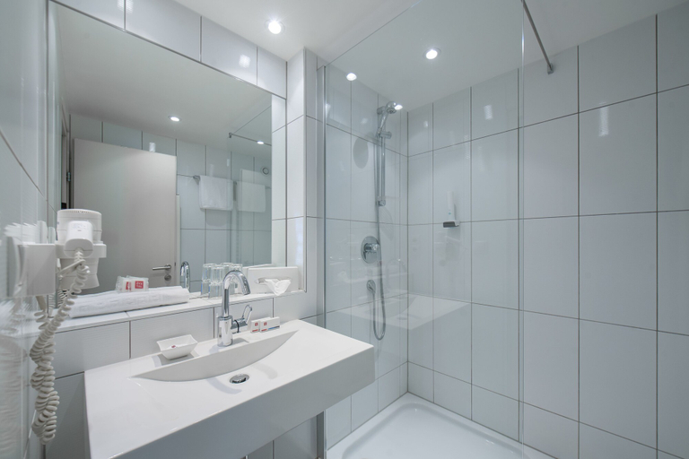 Bathroom 4, Hotel Bergwelt, Imst