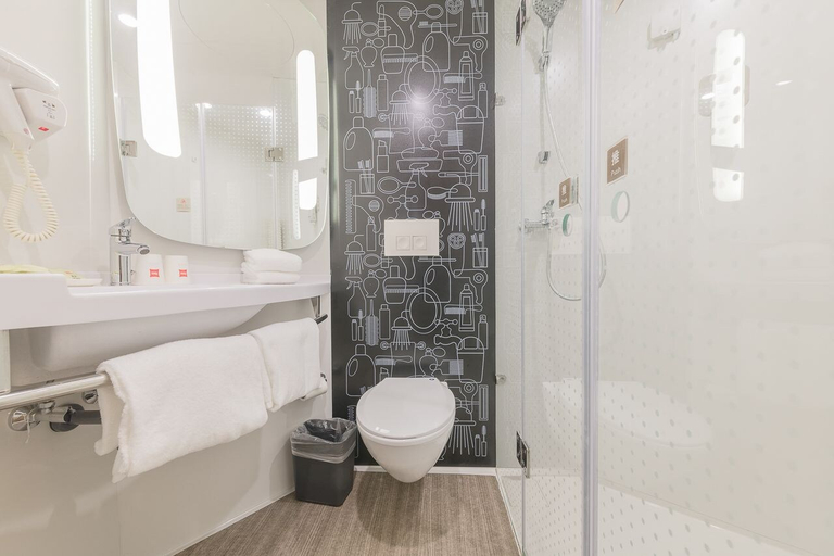 Bathroom 3, ibis Chengdu East Railway Station Hotel, Chengdu