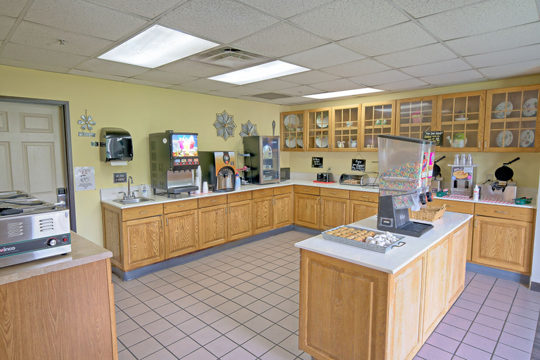 Food & Drinks 5, All Season Suites, Sevier