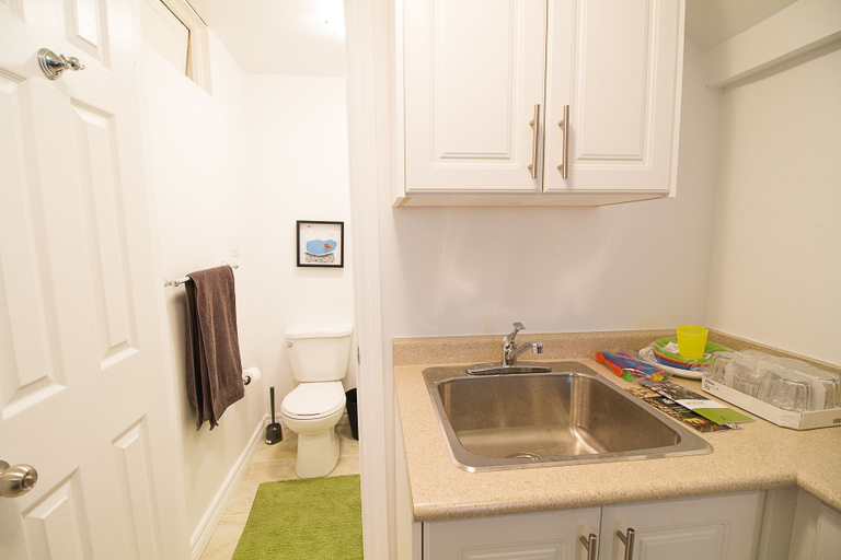 Others 3, Studio Apartment near Kensington Market – Unit 3, Toronto