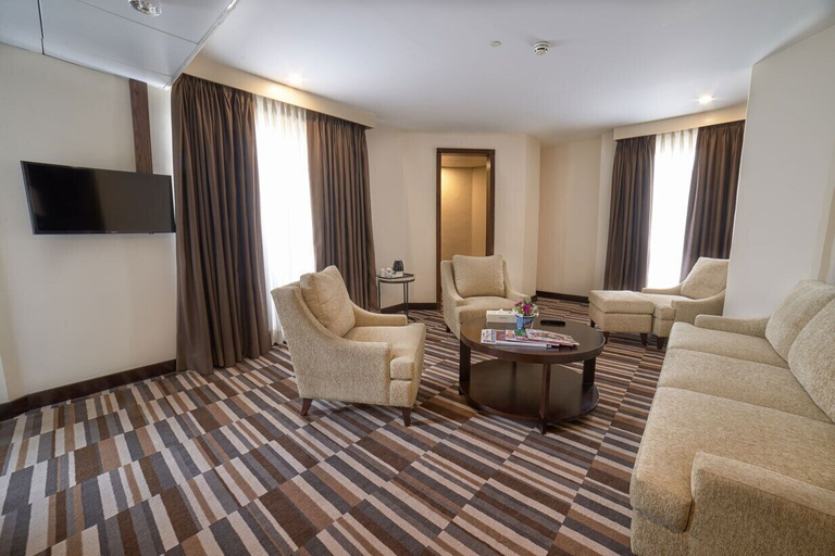 Others 5, Avari Xpress Gulberg, Lahore