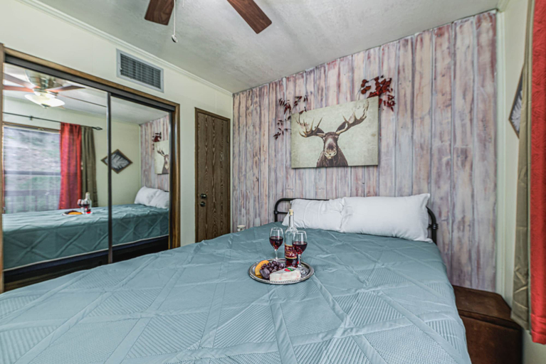 Bedroom 2, Canyon Creek Lodge 111, Lincoln