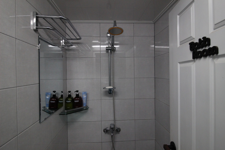 Bathroom 5, Bunk Guest House - Hostel, Mapo