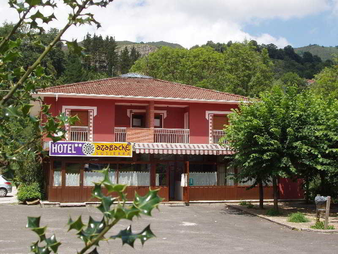 Exterior & Views