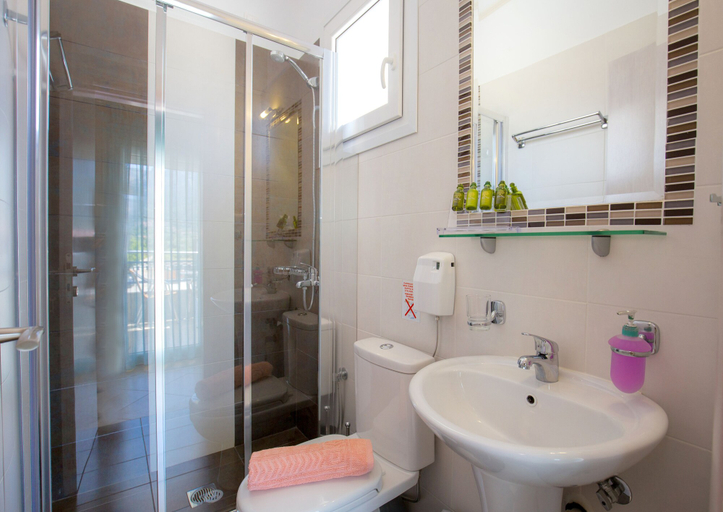Bathroom 5, Sole Mare, East Macedonia and Thrace