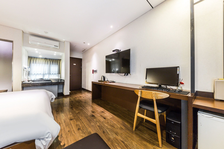 Bedroom 18