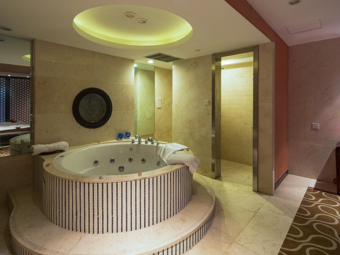Bathroom 4, The Qube Shanghai Nanqiao, Shanghai
