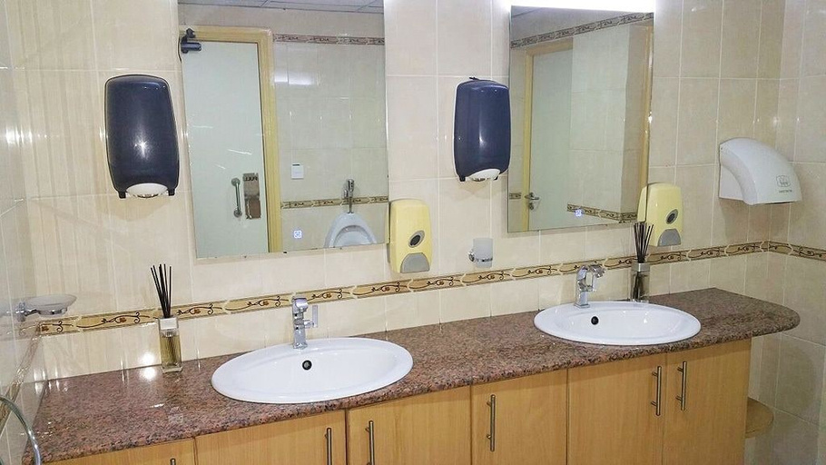 Bathroom, Polo Court Hotel, Obio/Akp