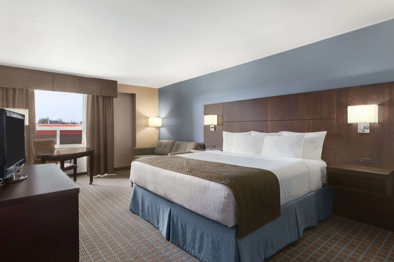 Bedroom 2, Days Inn by Wyndham Stephenville, Division No. 4