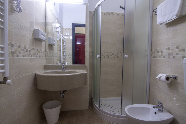 Bathroom 4, Hotel Dei Fiori, Milano