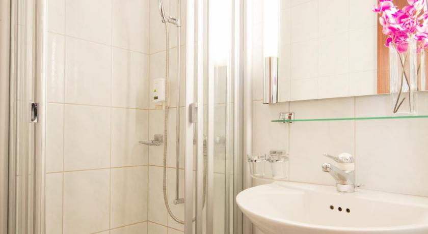 Bedroom 4, Hotel Ambassador, Solothurn