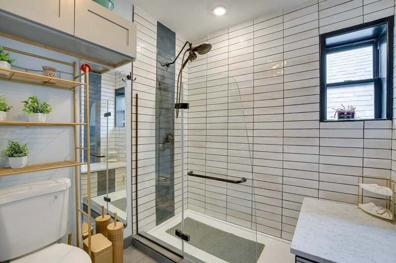 Bathroom, Lynx606, Cook