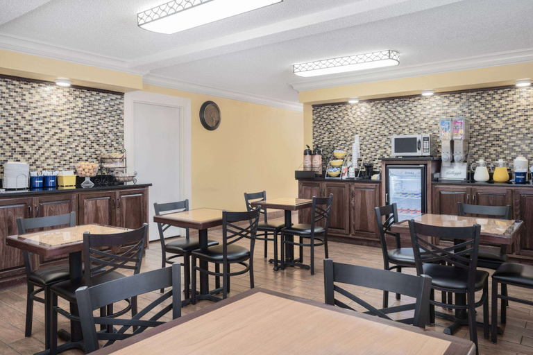 Food & Drinks 5, Days Inn by Wyndham Macon I-475, Bibb