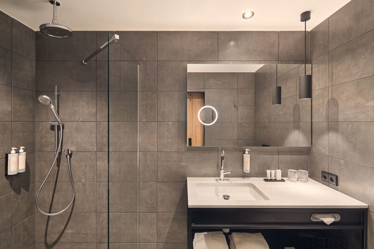 Bathroom 5, Van der Valk Hotel Antwerpen, Antwerpen