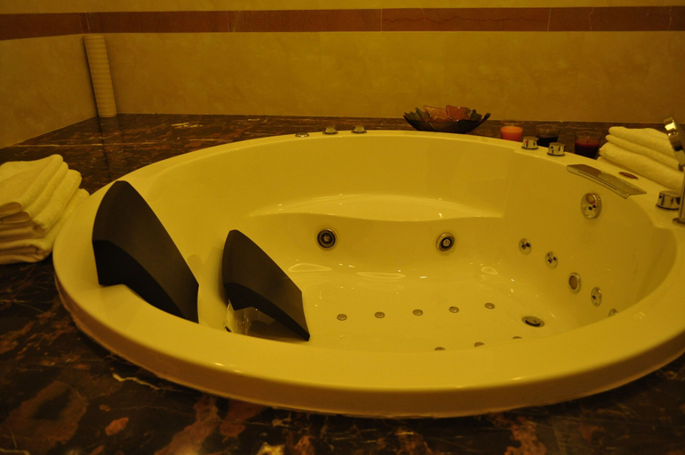 Bathroom, Sogecoa Golden Peacock Hotel, Lilongwe City