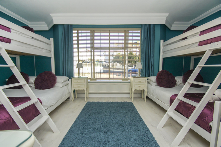 Bedroom 2, Little Paris Parking by Brighton Holiday Lets, Brighton and Hove