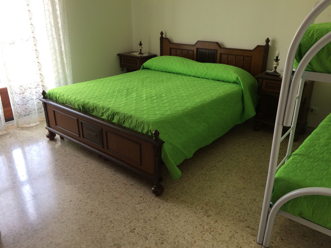 Bedroom 4, B&B Da Fiore, Salerno